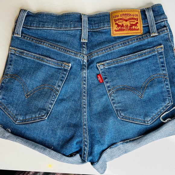 Levi’s High Rise Cut Off Shorts, Size 27 - Picture 2 of 3